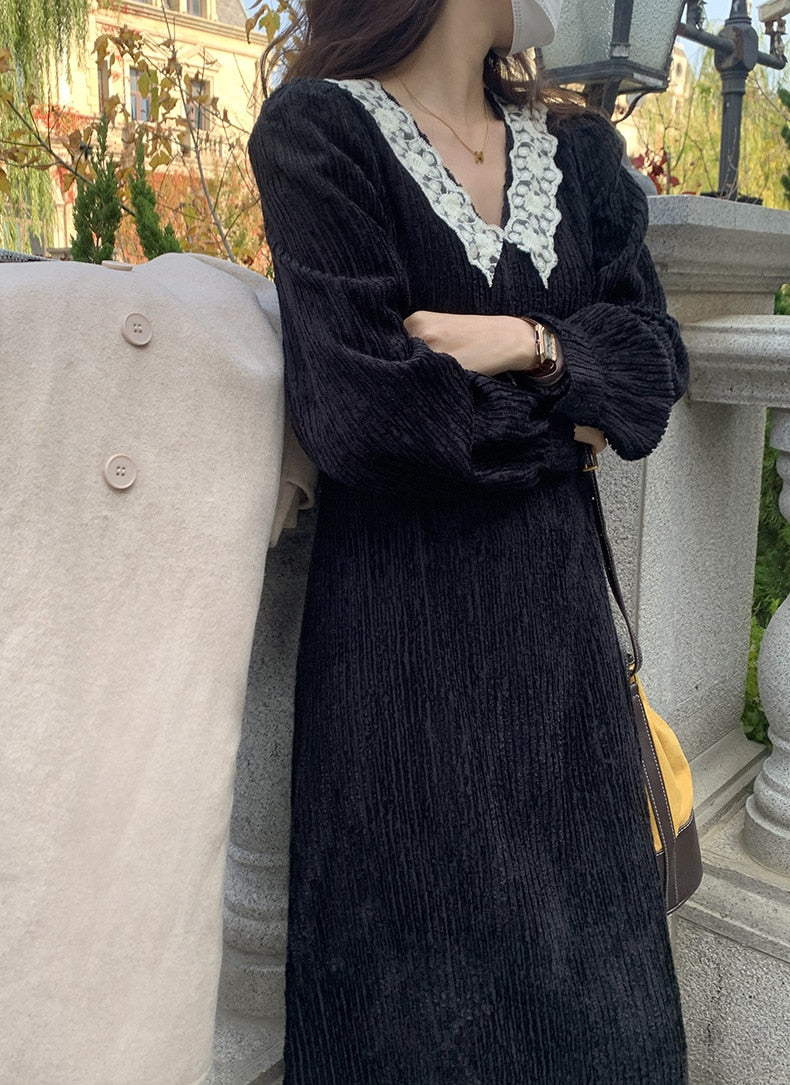 Korean Style] Vintage Style V-neck Lace Velvet Black Midi Dress – Ordicle