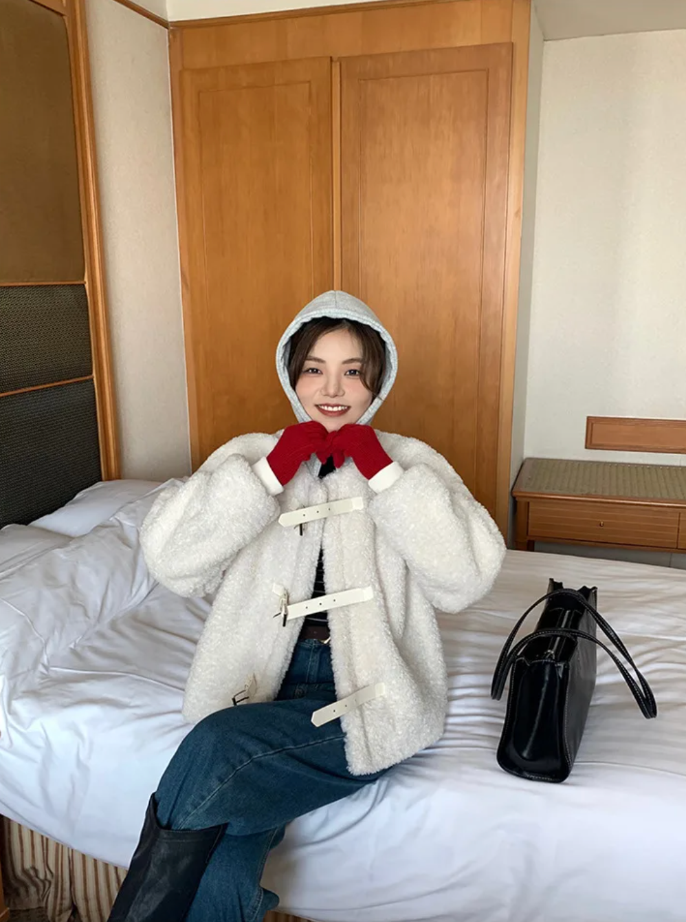 [Korean Style] Chic & Cozy Hooded Shearling Coat