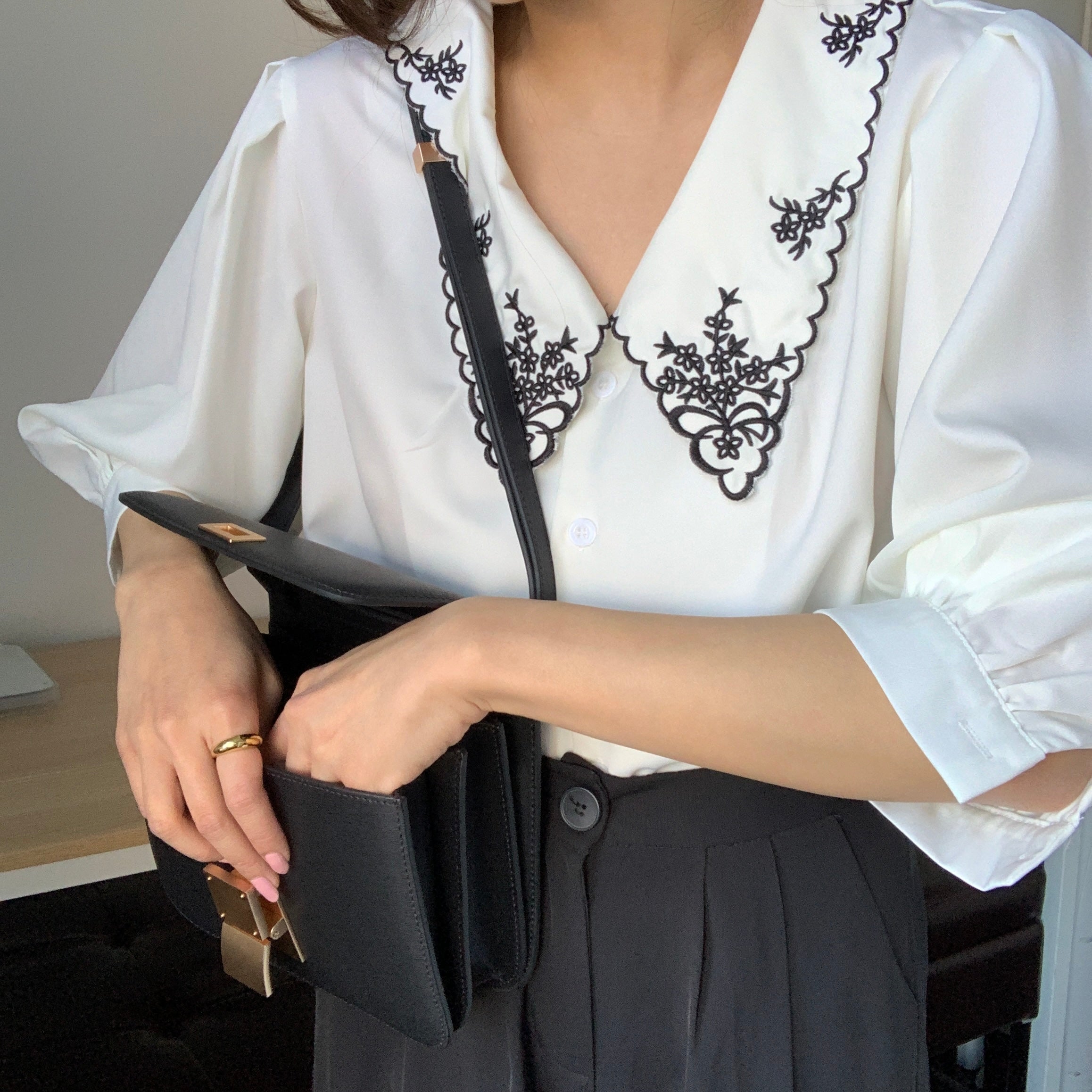 [Korean Style] Oliver Embroidery Turn-down Collar Blouse