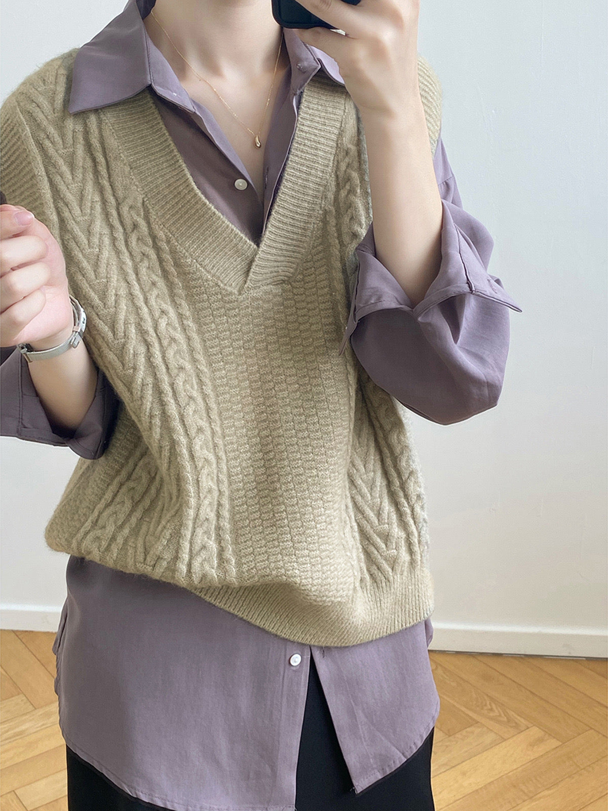 [Korean Style] Loose Fit V Neck Cable Knit Sweater Vest