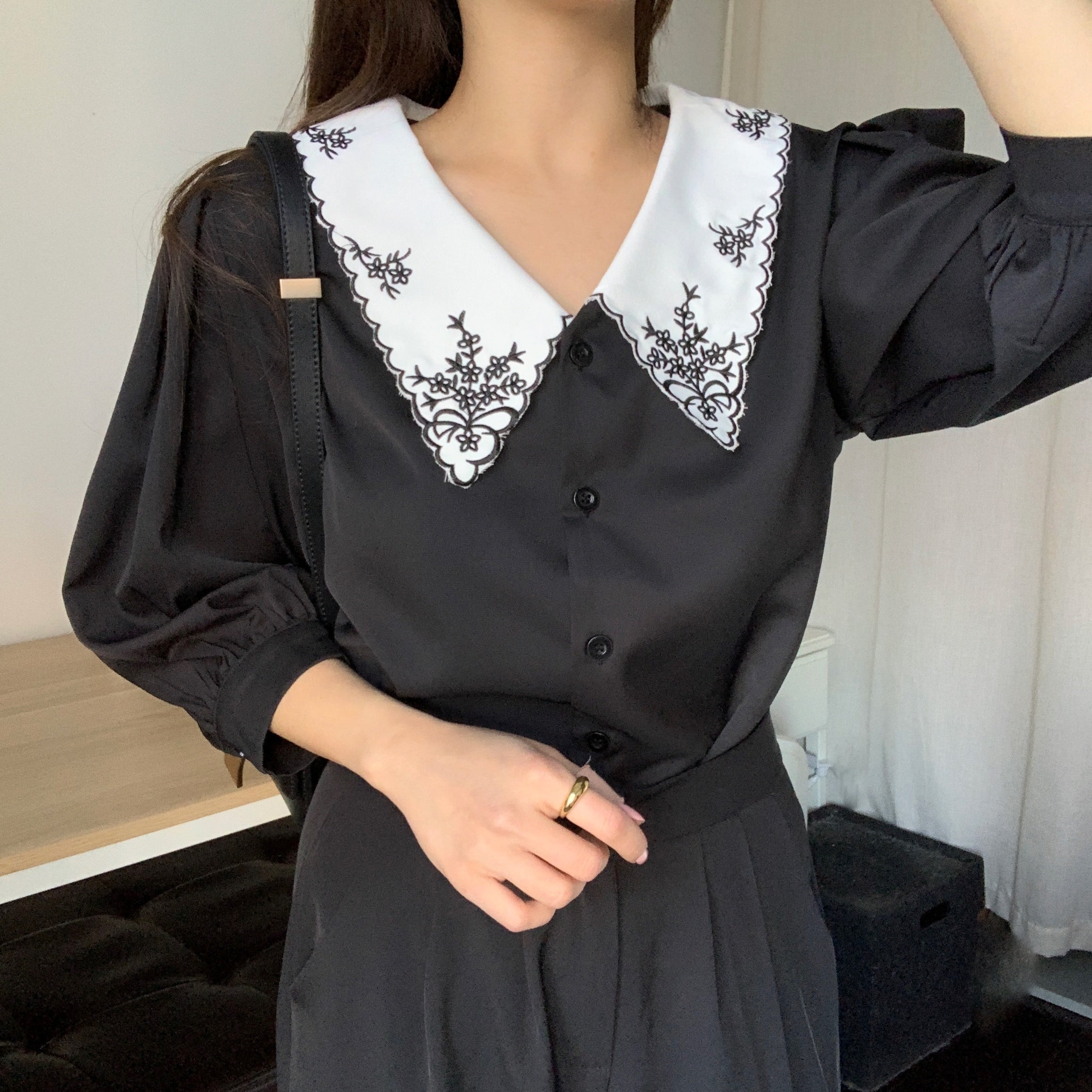 [Korean Style] Oliver Embroidery Turn-down Collar Blouse