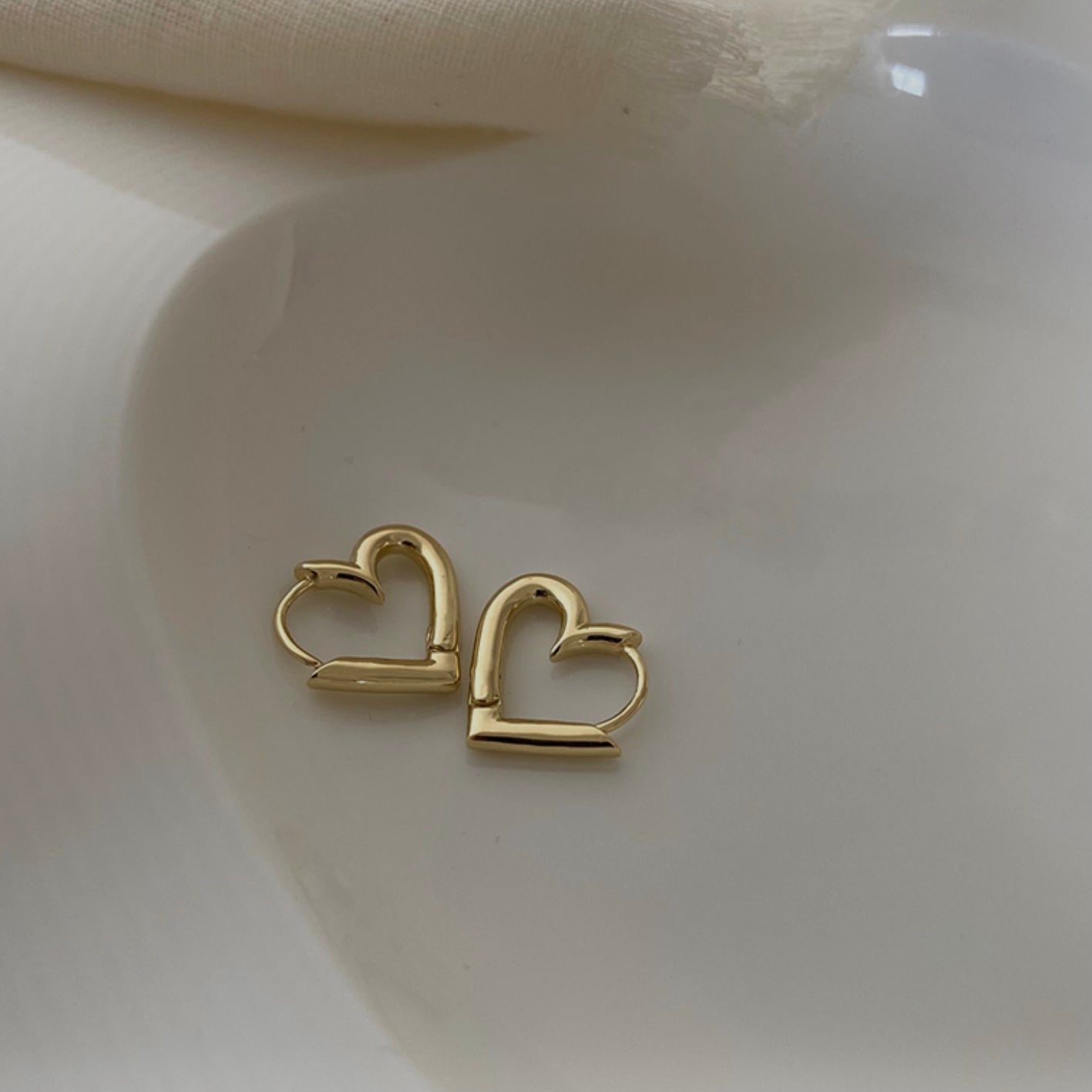 [Korean Style] Gold Plated Heart Shaped Hoop Earring