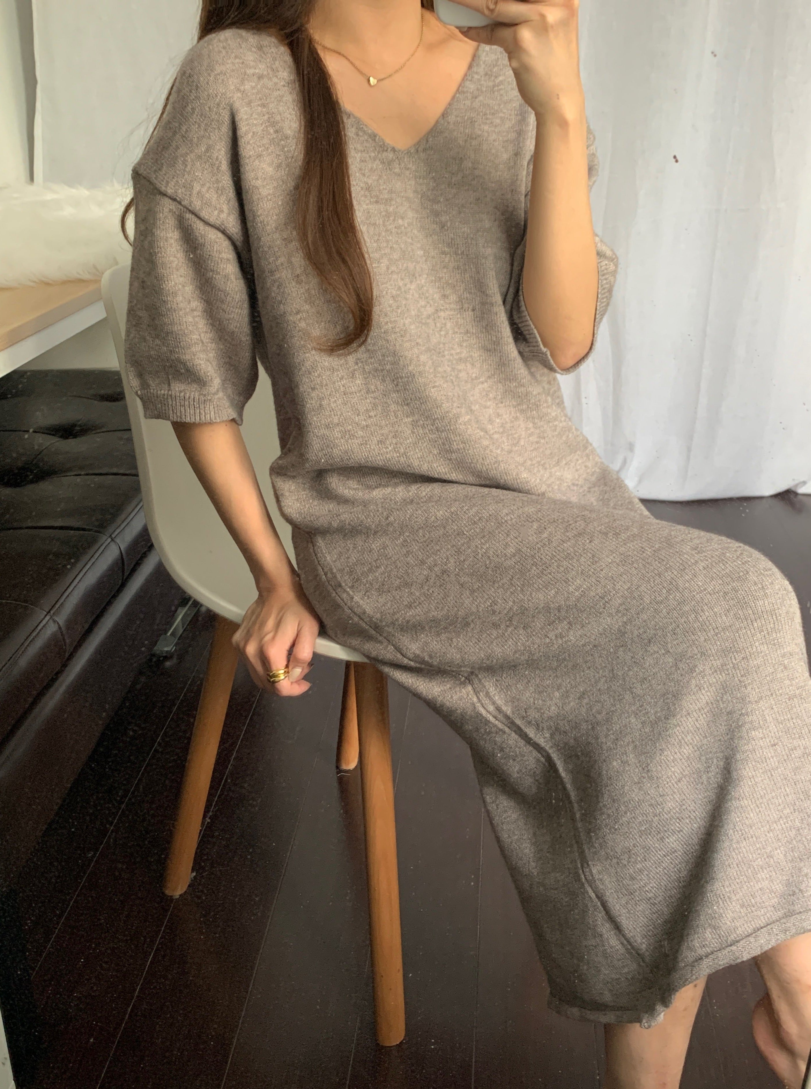 [Korean Style] Minimalistic V-neck Solid Color Short Sleeve Knit Dress
