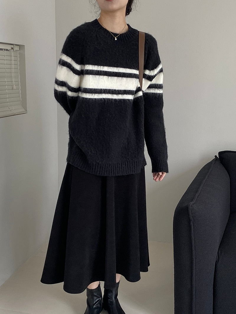 [Korean Style] Round Neck White Stripe Black Pullover Sweater