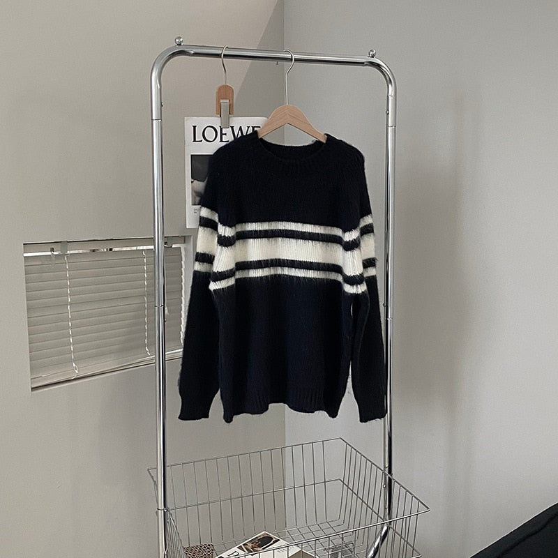 [Korean Style] Round Neck White Stripe Black Pullover Sweater