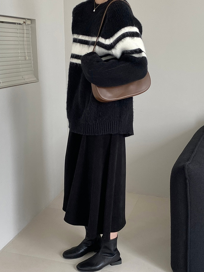 [Korean Style] Round Neck White Stripe Black Pullover Sweater