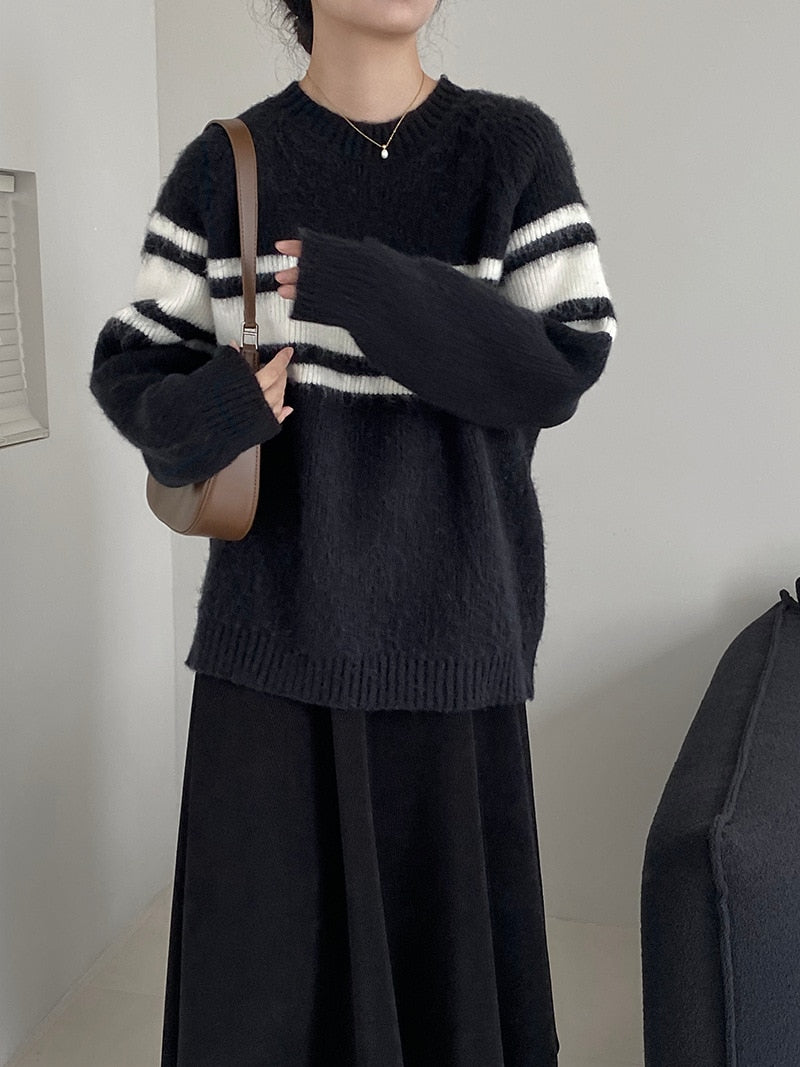 [Korean Style] Round Neck White Stripe Black Pullover Sweater