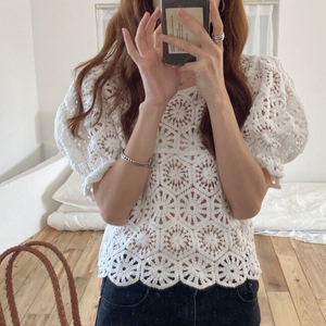 [Korean Style] Fioya Vintage V-neck Lace Top with Puffy Sleeves