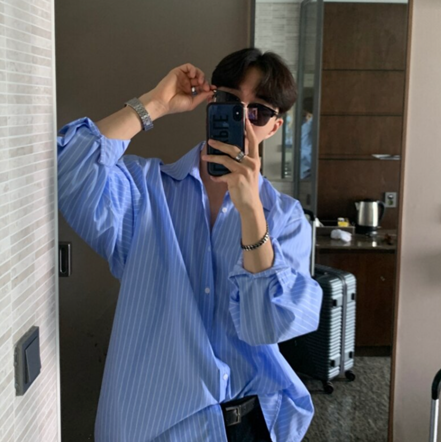 [Korean Style] Blue/White Oversize Striped Shirts