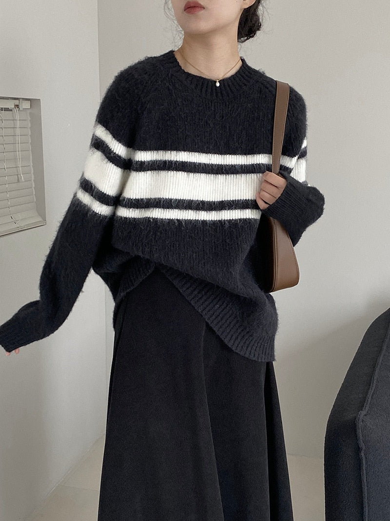 [Korean Style] Round Neck White Stripe Black Pullover Sweater