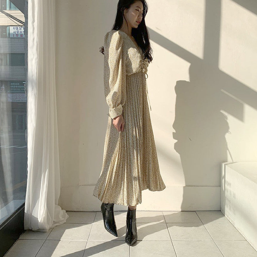 [Korean Style] Aliana V neck Floral Pleated Dress