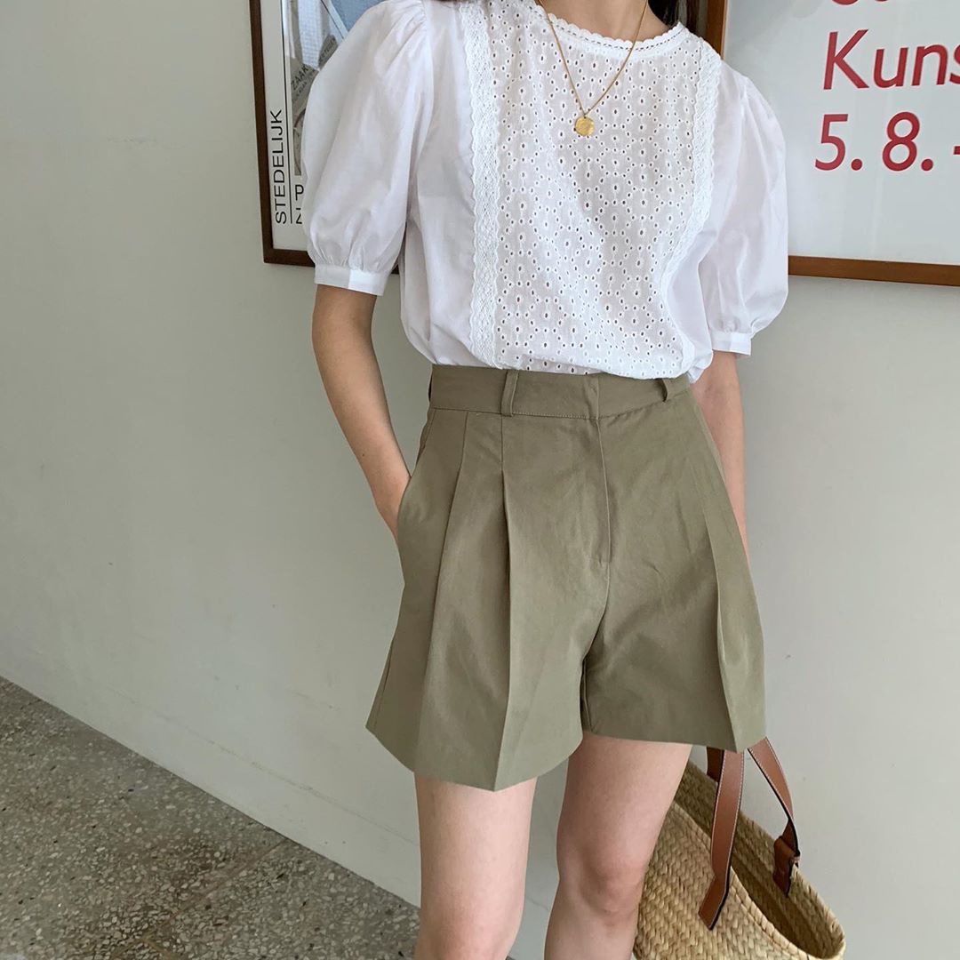 [Korean Style] 2 Pieces Brimington Puff Sleeve Lace Top w/ Pleated Shorts