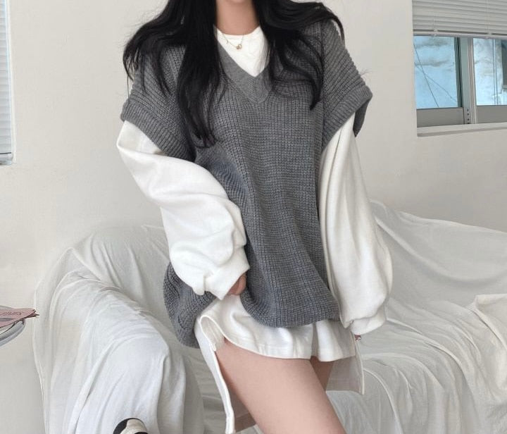 [Korean Style] Oversized V-neckline Knit Vest White Puff Sleeve Cotton T-shirt