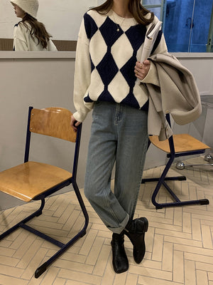 [Korean Style] Contrast Color Round Neck Diamond Knit Sweater