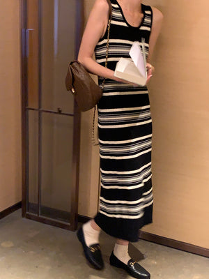 [Korean Style] Black & Off-white Sleeveless Striped Knit Dress