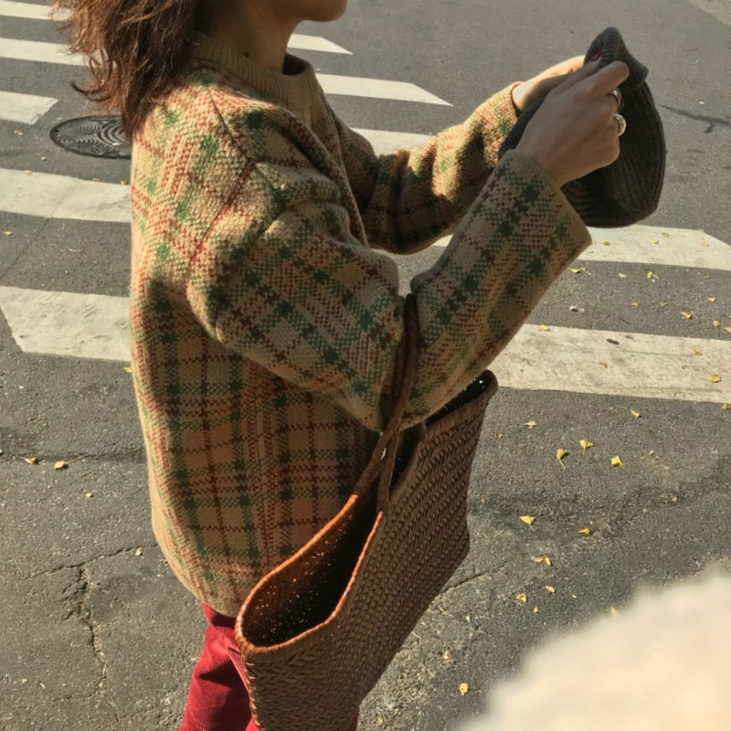 [Korean Style] Niki Plaid Pattern Round Neck Knit